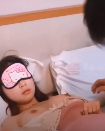 Dạy Đứa Em Gái Cách Làm Tình